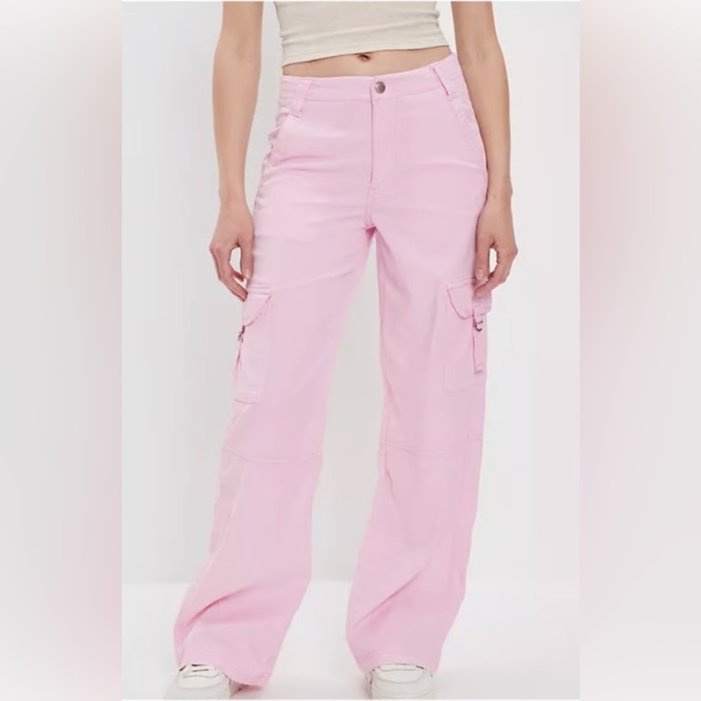 American Eagle Outfitters Light Pink Wide Leg Cargo Pants‎